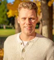 Clayton, product expert